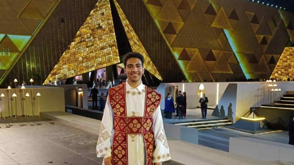 الشاب المصري مينا فهيم 