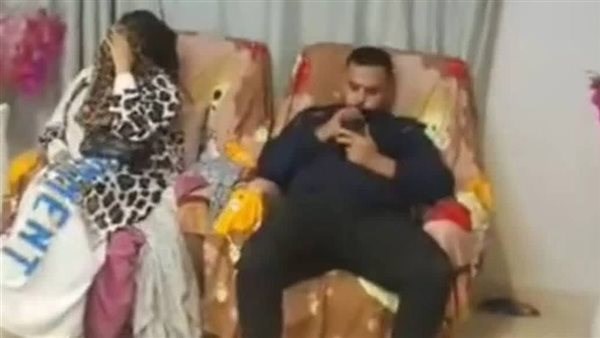 زوج يقتحم شقة تمكين زوجته الأولى مصحوبا بعروسه الجديدة