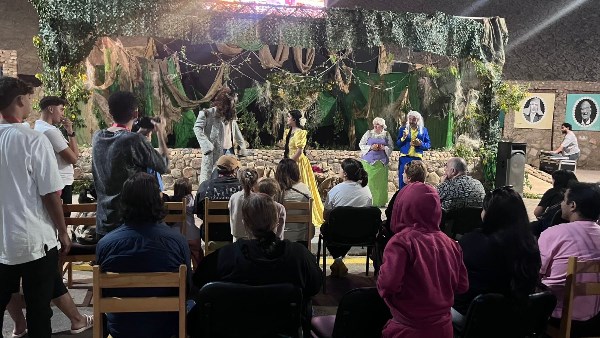 تفاعل كبير في عرض «الجميلة والوحش» بحضور حسام داغر وميدو عادل .. صور تفاعل كبير في عرض «الجميلة والوحش» بحضور حسام داغر وميدو عادل .. صور