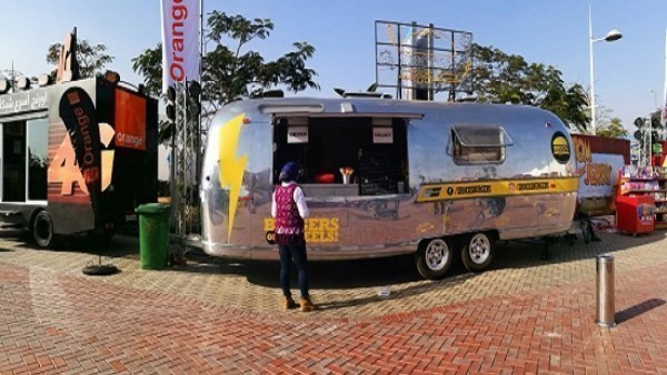 عربات الطعام المتنقلة