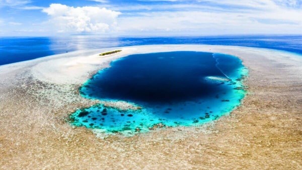 ثقب عملاق فوق الأطلسي 