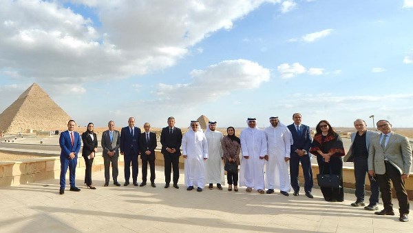 خالد عبد العزيز ووزير الإعلام البحريني في جولة بالأهرامات والمتحف المصري الكبير خالد عبد العزيز ووزير الإعلام البحريني في جولة بالأهرامات والمتحف المصري الكبير