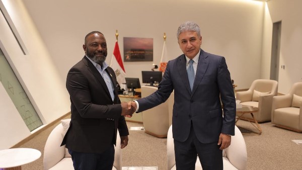 وزير السياحة والآثار 