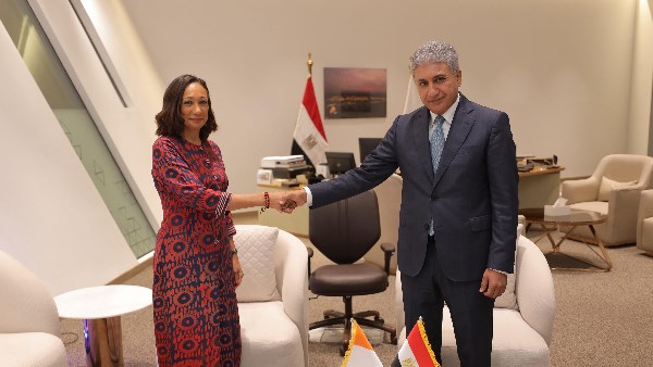 وزير السياحة والآثار 