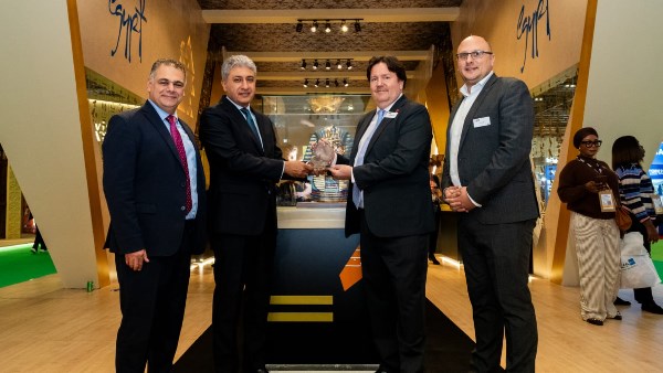 وزير السياحة والآثار 