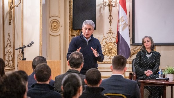 وزير السياحة والآثار 