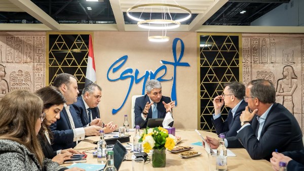 وزير السياحة والآثار 