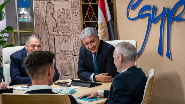 وزير السياحة والآثار 