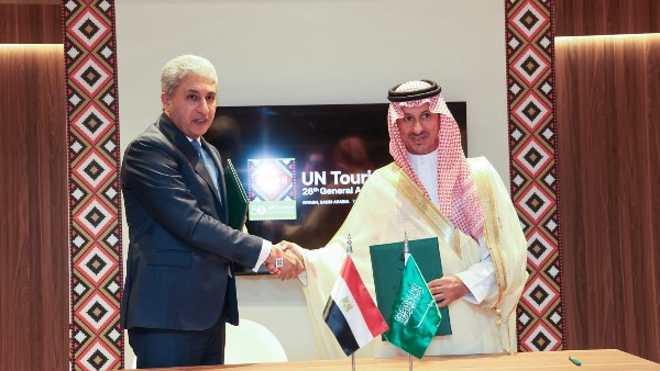 وزير السياحة والآثار 