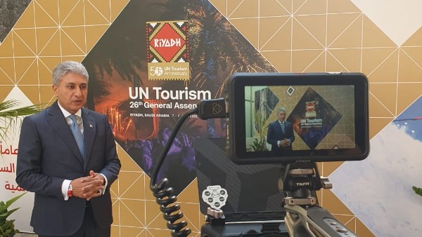 وزير السياحة والآثار 