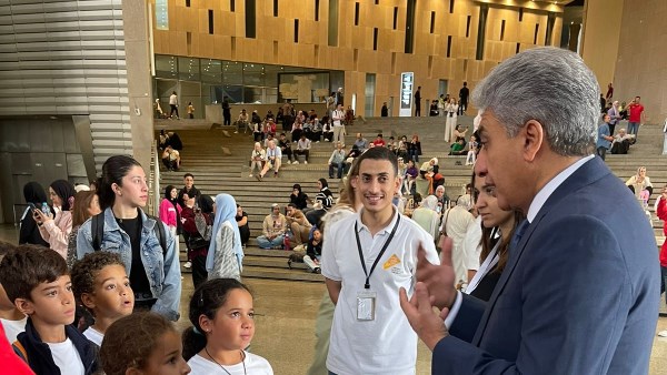 وزير السياحة والآثار 