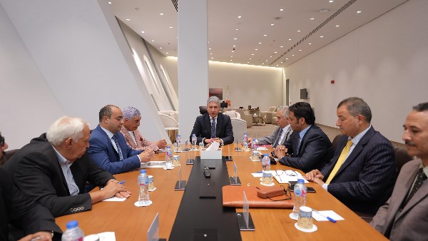 وزير السياحة والآثار 