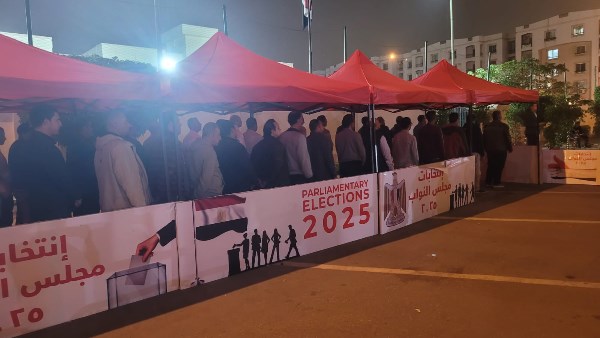  توافد الناخبين على لجنة المدرسة البريطانية بالرحاب 