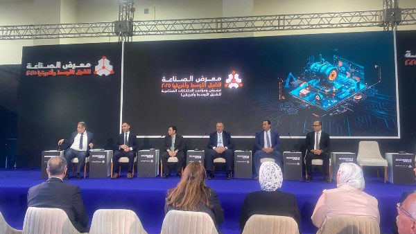 خبراء سيارات: طفرة في الصناعات المغذية للسيارات مع إطلاق البرنامج الوطني وتوسع استثمارات الشركات الكبرى خبراء سيارات: طفرة في الصناعات المغذية للسيارات مع إطلاق البرنامج الوطني وتوسع استثمارات الشركات الكبرى