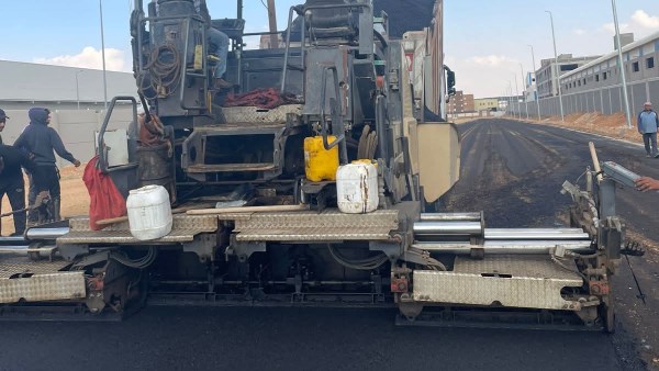 جهاز العاشر من رمضان: رفع كفاءة الطرق والمحاور الحيوية في المناطق الصناعية جهاز العاشر من رمضان: رفع كفاءة الطرق والمحاور الحيوية في المناطق الصناعية