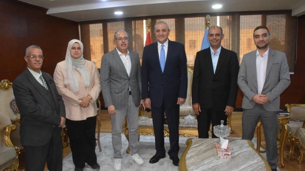 وزير الإسكان 