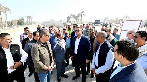 وزير الإسكان يتفقد مجمع محطات مياه الشرب بالعزب الجديدة ضمن المبادرة الرئاسية 