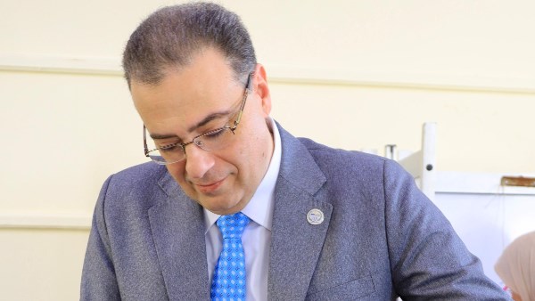 خلال الإدلاء 