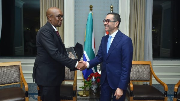 المهندس حسن الخطيب وزير الاستثمار 