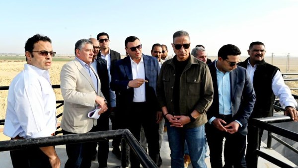 وزير الإسكان خلال الجولة 