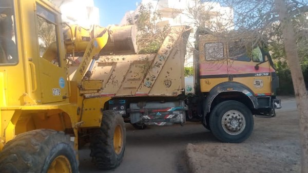 حملات نظافة مكثفة بمدينة العاشر