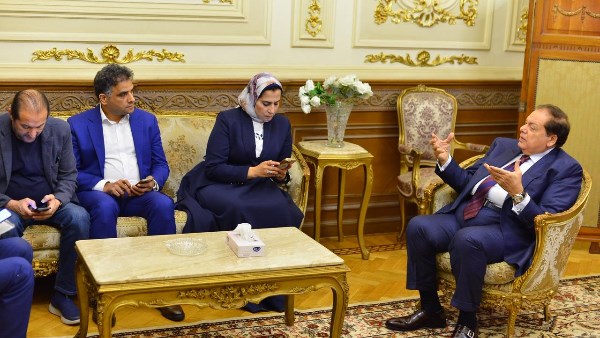 النائب محمد أبو العينين