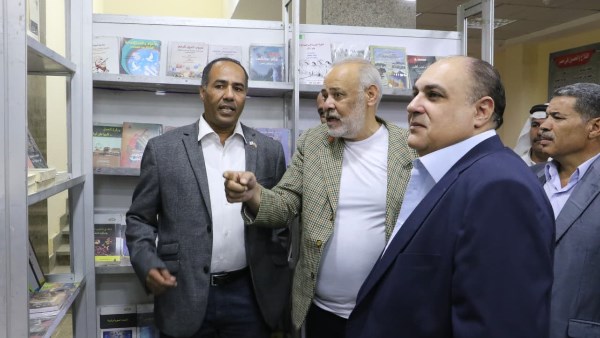 افتتاح منفذ بيع الكتب في العريش