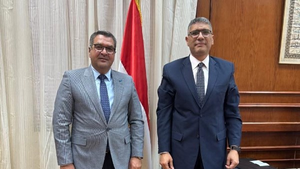 محافظ الجيزة والسكرتير العام المساعد