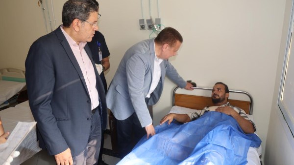 محافظ المنوفية يزور مصابي حريق السادات 
