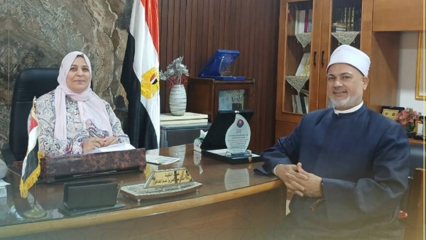 وكيل أوقاف بني سويف وعميدة كلية الدراسات  وكيل أوقاف بني سويف وعميدة كلية الدراسات