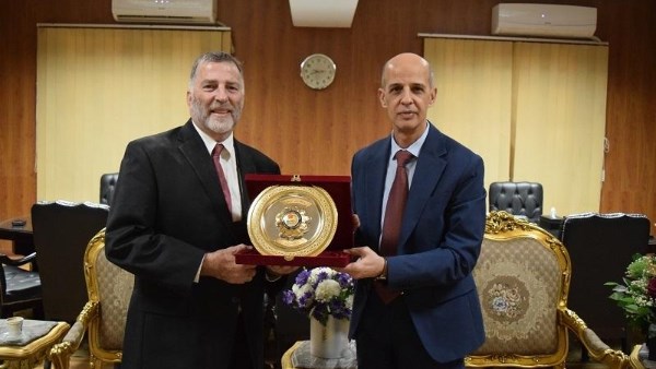 جامعة بني سويف.. تنفيذ برنامج بحثي لاستخلاص زيوت النباتات الطبية