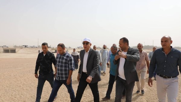 محافظ المنيا يتفقد مخرات السيول 