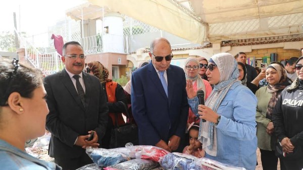 محافظ المنيا خلال الافتتاح 