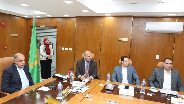 محافظ المنيا يتابع العملية الانتخابية 