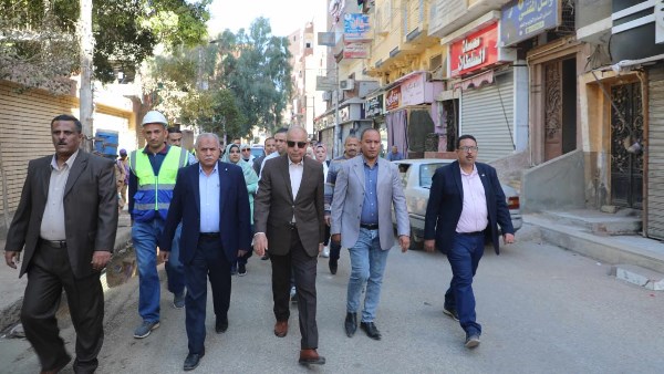 محافظ المنيا يتفقد شوارع ابوقرقاص