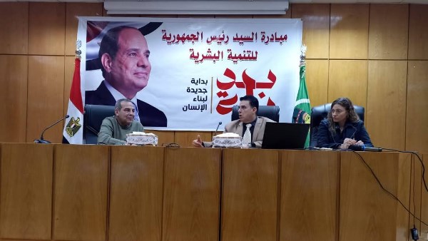 السكرتير العام المساعد خلال اللقاء 