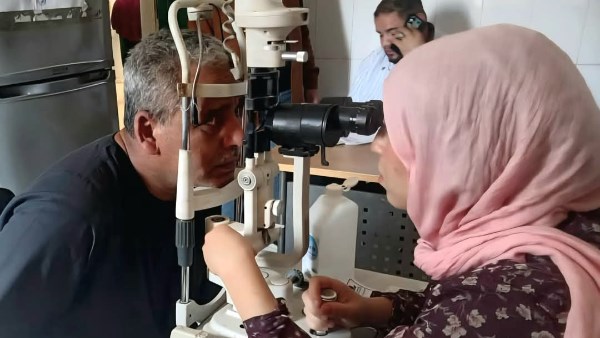 توقيع الكشف الطبي على المرضى 