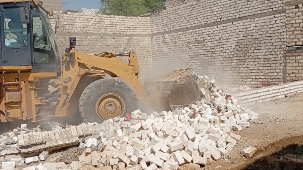 محافظ أسيوط: استرداد 228 فدانًا و600 متر مربع خلال تنفيذ 26 قرار إزالة محافظ أسيوط: استرداد 228 فدانًا و600 متر مربع خلال تنفيذ 26 قرار إزالة