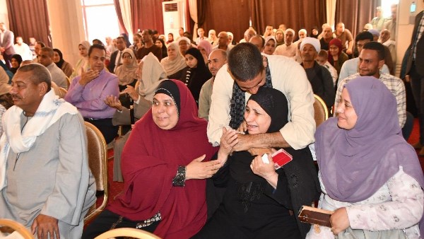 بكاء وزغاريد لحظة إعلان أسماء الفائزين في قرعة الحج بأسيوط 