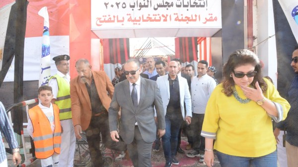 محافظ أسيوط يواصل جولاته الميدانية للاطمئنان على انتظام التصويت