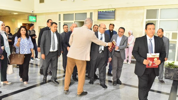  استقبال أول وفد سياحي يصل المحافظة على متن الرحلة الجوية المنتظمة لزيارة مسار رحلة العائلة المقدسة