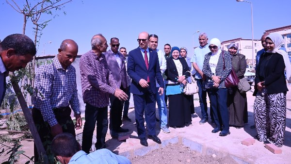 المنشاوي يتفقد مبنى كلية الطفولة المبكرة بمدينة أسيوط الجديدة 