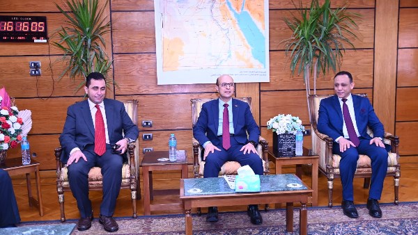 رئيس جامعة أسيوط الدكتور يستقبل مدير مشروع تأهيل المعامل للاعتماد الدولي