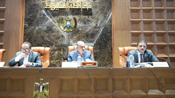 محافظ أسيوط: دراسة إنشاء أول نادٍ للذكاء الاصطناعي على مستوى المحافظة لخدمة الشباب | صور محافظ أسيوط: دراسة إنشاء أول نادٍ للذكاء الاصطناعي على مستوى المحافظة لخدمة الشباب | صور