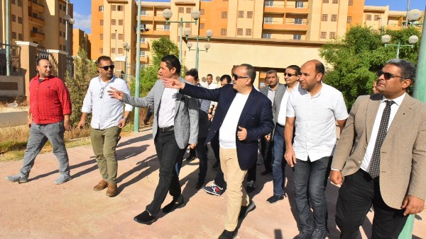 محافظ أسيوط يتفقد مواقع مقترحة لإنشاء أول نادي للذكاء الاصطناعي بالمحافظة