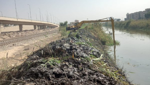 محافظ أسيوط: استمرار تطهير ترعتي الوليدية ونجع حمادي لضمان وصول المياه للمزارعين