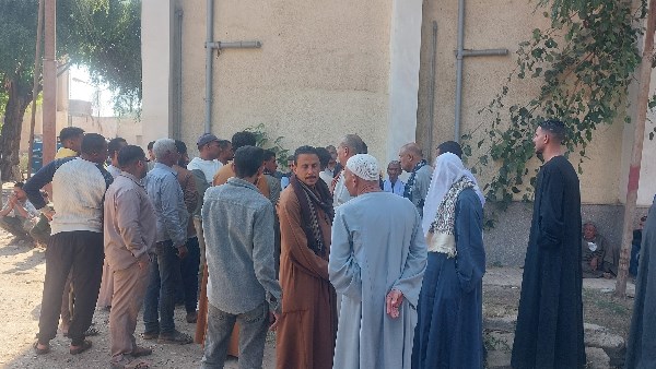 أهالي الضحايا أمام مشرحة مستشفى علوان 