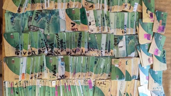 ضبط 656 بطاقة تموينية داخل مخبز بأسيوط