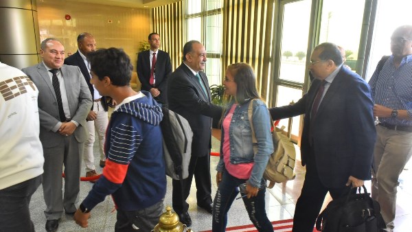 محافظ أسيوط يستقبل ثاني الأفواج السياحية بالمطار الدولي 