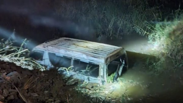 إصابة 4 أشخاص في سقوط سيارة ميكروباص بترعة بأسيوط